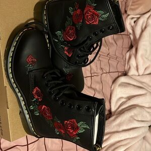 Rose embroidered DR Martens LIMITED TIME never wore. Size 5 US